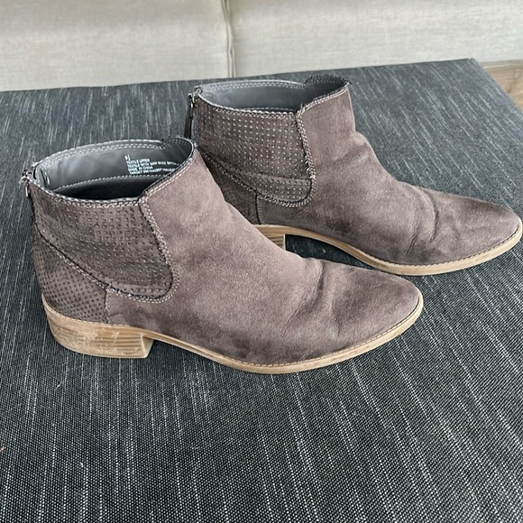 DV by Dolce Vita Brown Suede Ankle Boot Size 9.5 - Picture 1 of 7